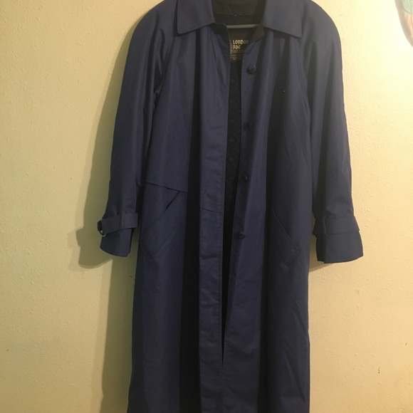 Woman’s London Fog Trench Coat, 8 petite - Picture 2 of 4